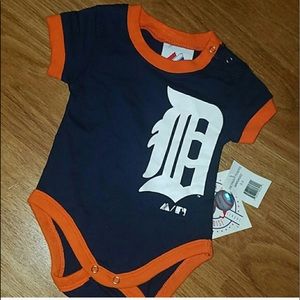 NWT Detroit tigers onsie mlb